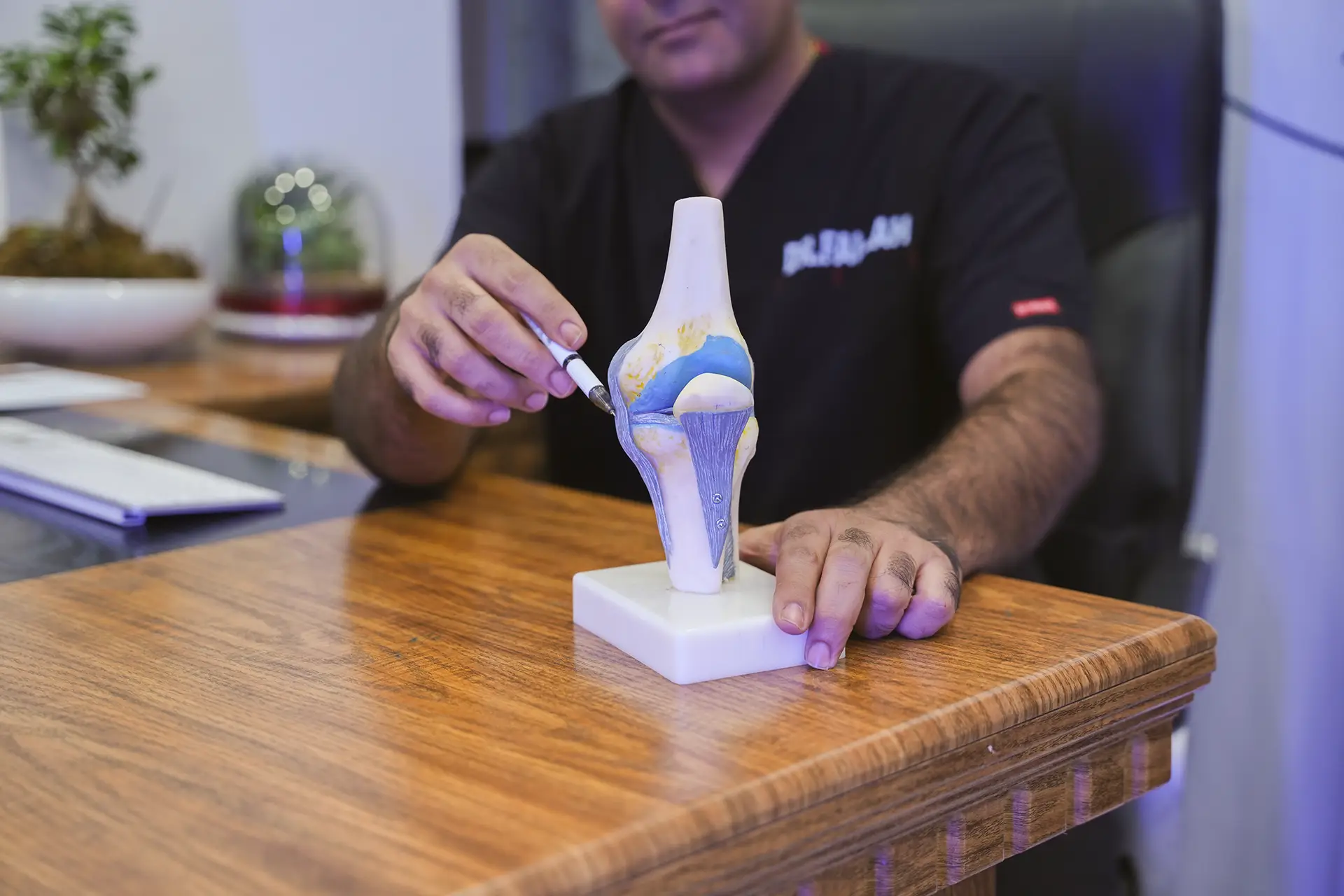 آرتروز زانو (ساییدگی زانو) چیست؟ علل، علائم و درمان